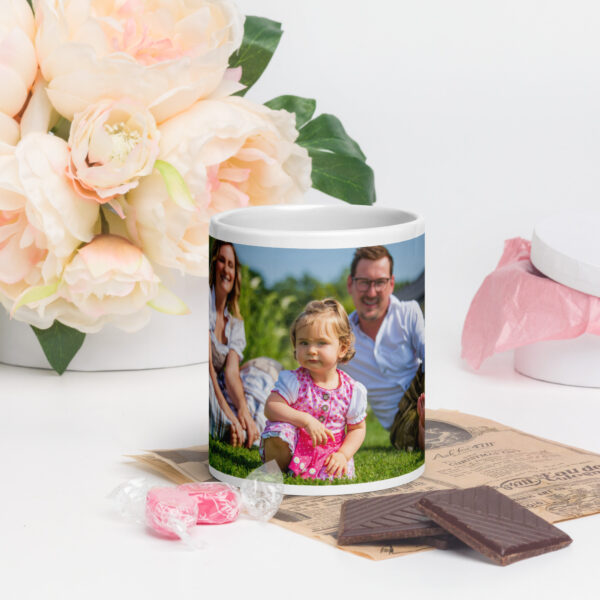 Weiße, glänzende Tasse